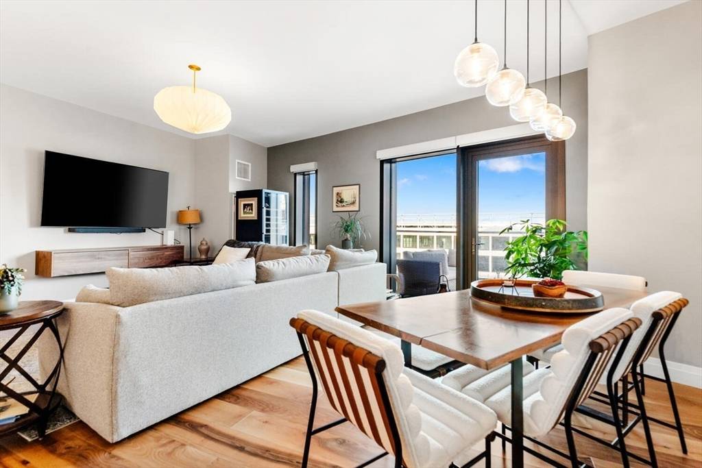 Boston, MA 02210,300 Pier 4 Blvd #5J