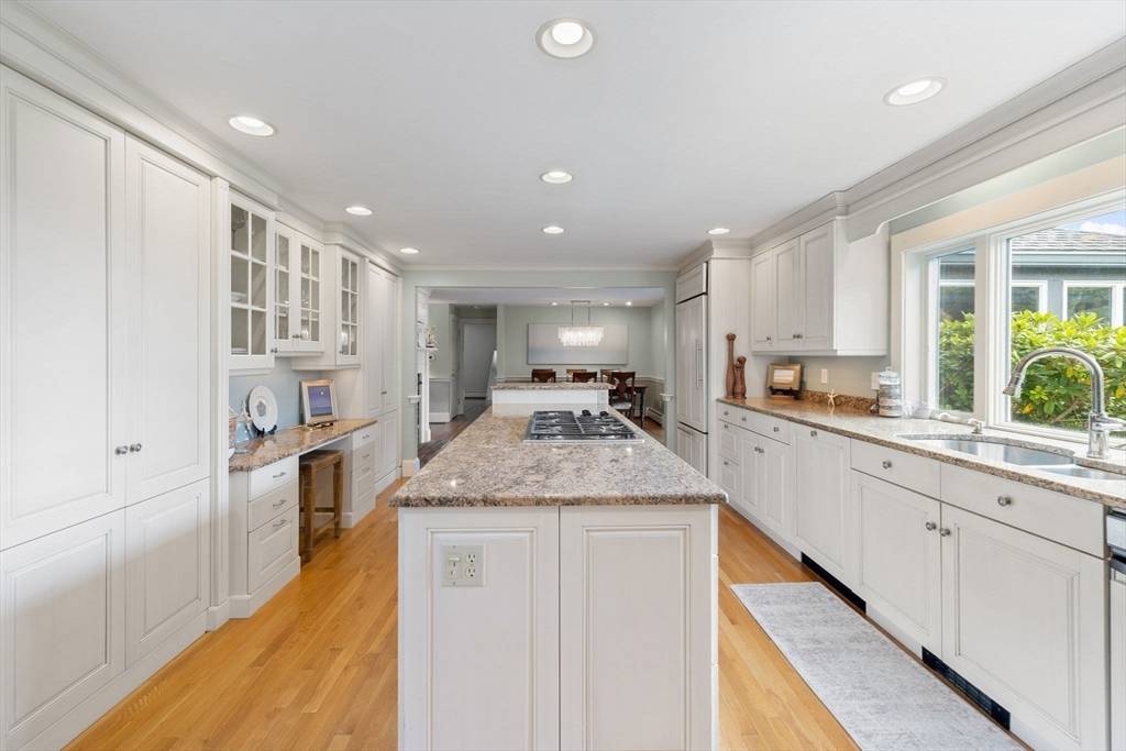 Barnstable, MA 02668,17 Holway Dr