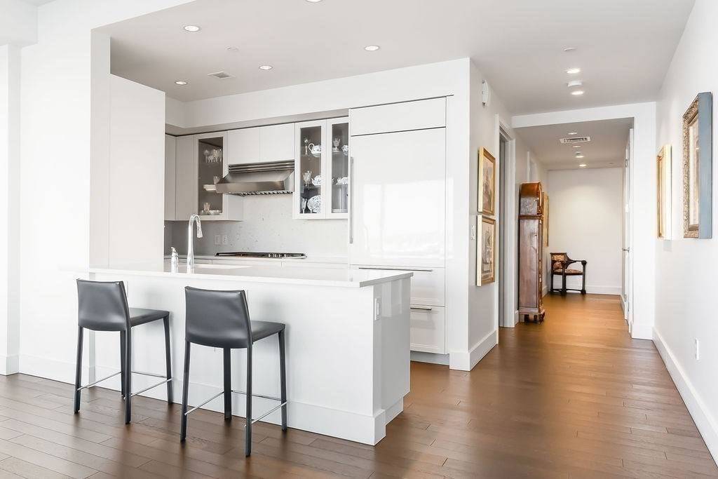22 Liberty Drive #8F Boston, MA 02210