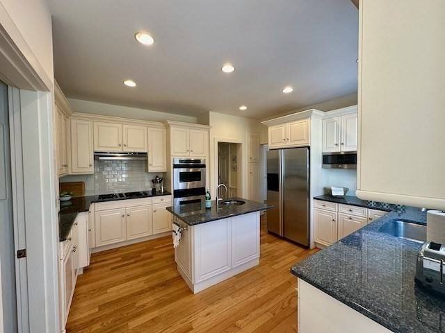 West Tisbury, MA 02575,35 Woody Bottom Rd