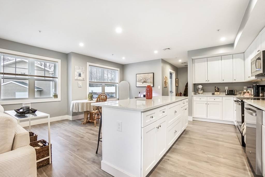 Dedham, MA 02026,245 Bussey St #205
