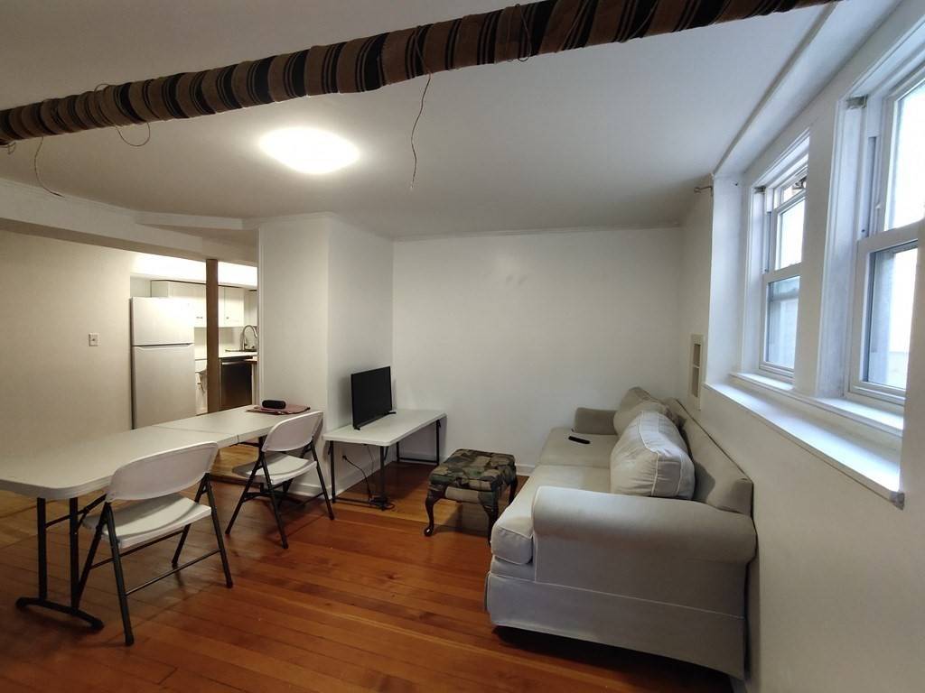 Brookline, MA 02446,15 Wellman St #1