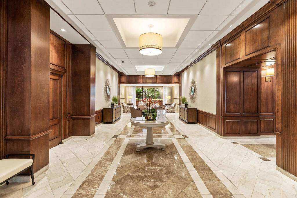 Boston, MA 02114,2 Hawthorne Place #15H