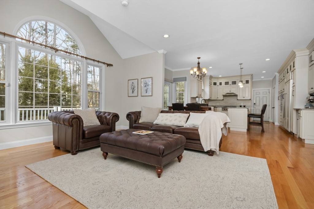 Westwood, MA 02090,7 Colby Way