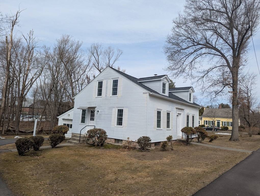 Deerfield, MA 01373,99 North Main Street