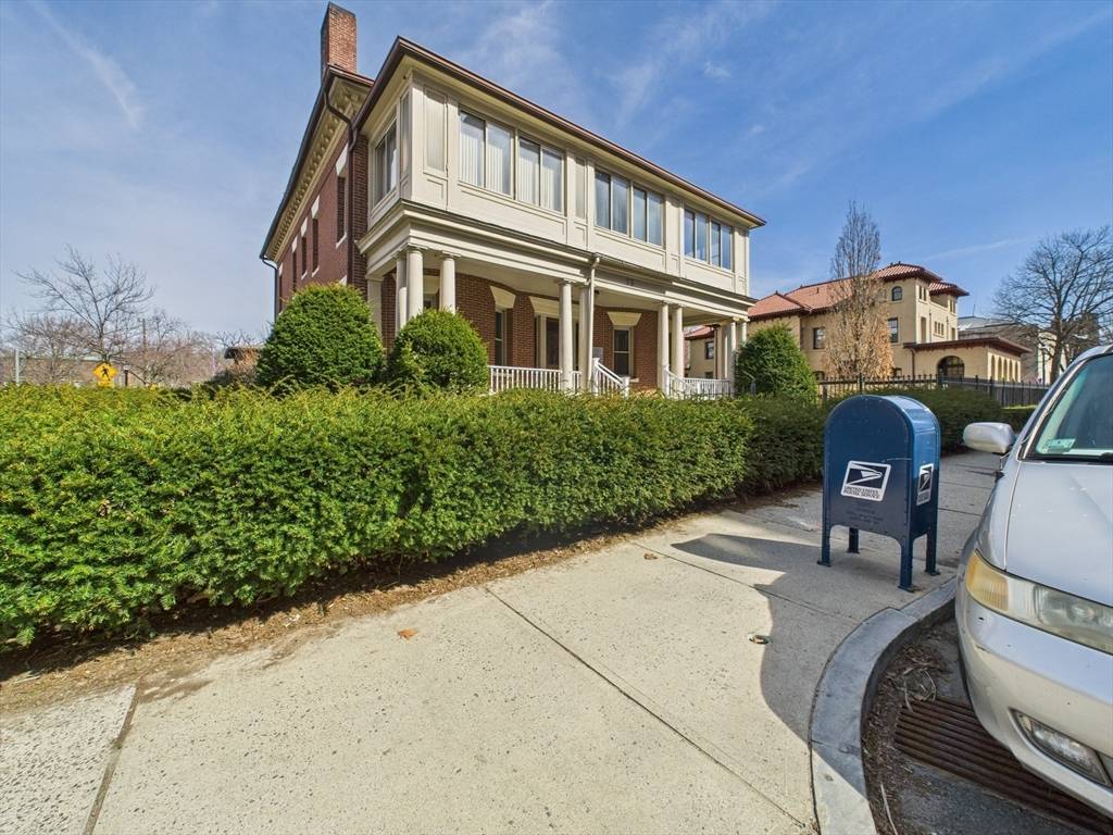Springfield, MA 01151,73 Chestnut St #3-4