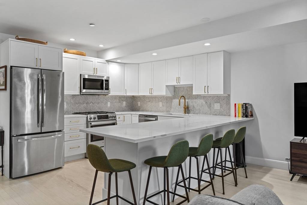 Boston, MA 02127,120 W 7th St #304