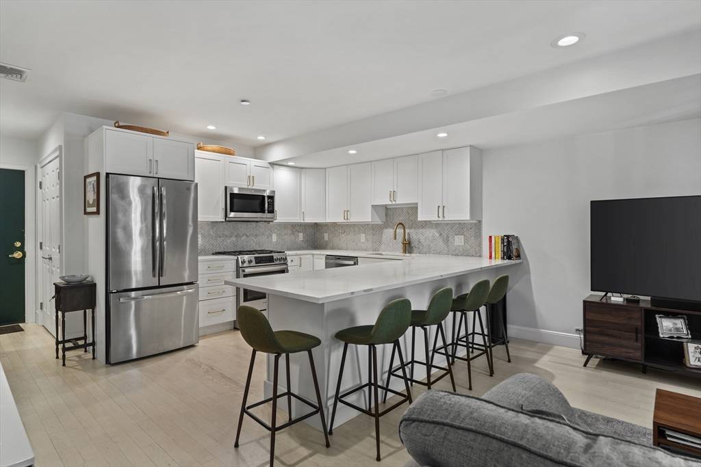 Boston, MA 02127,120 W 7th St #304