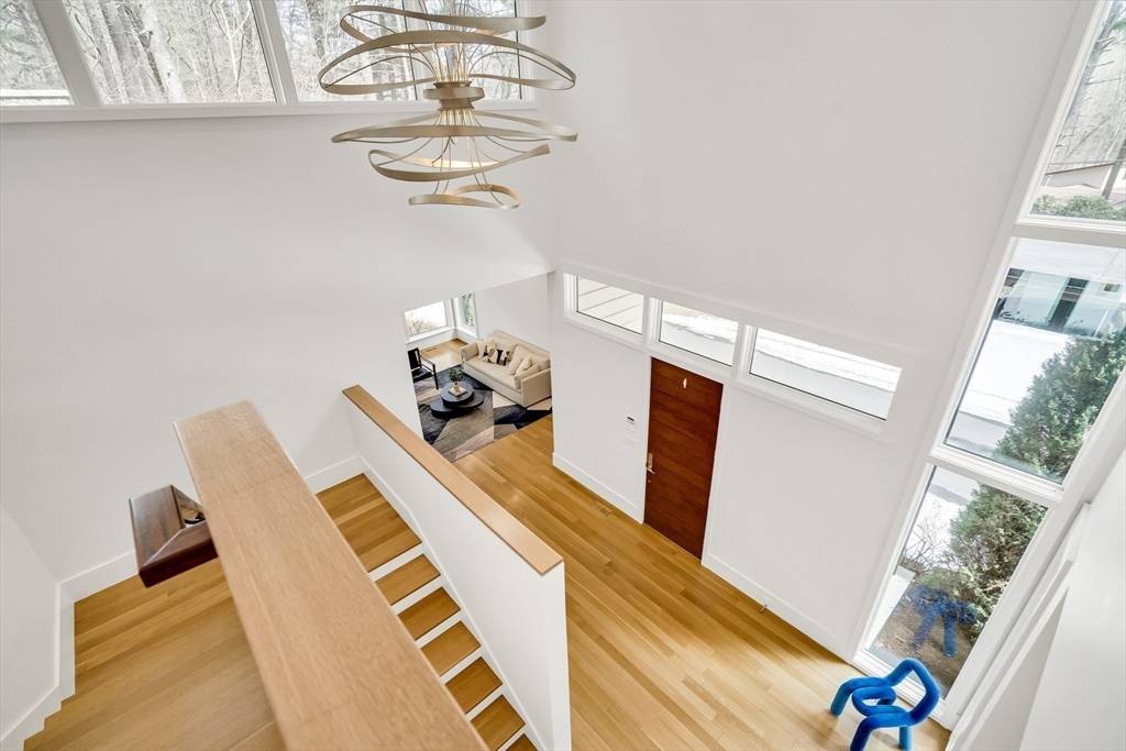11 Winthrop Cir Weston, MA 02493