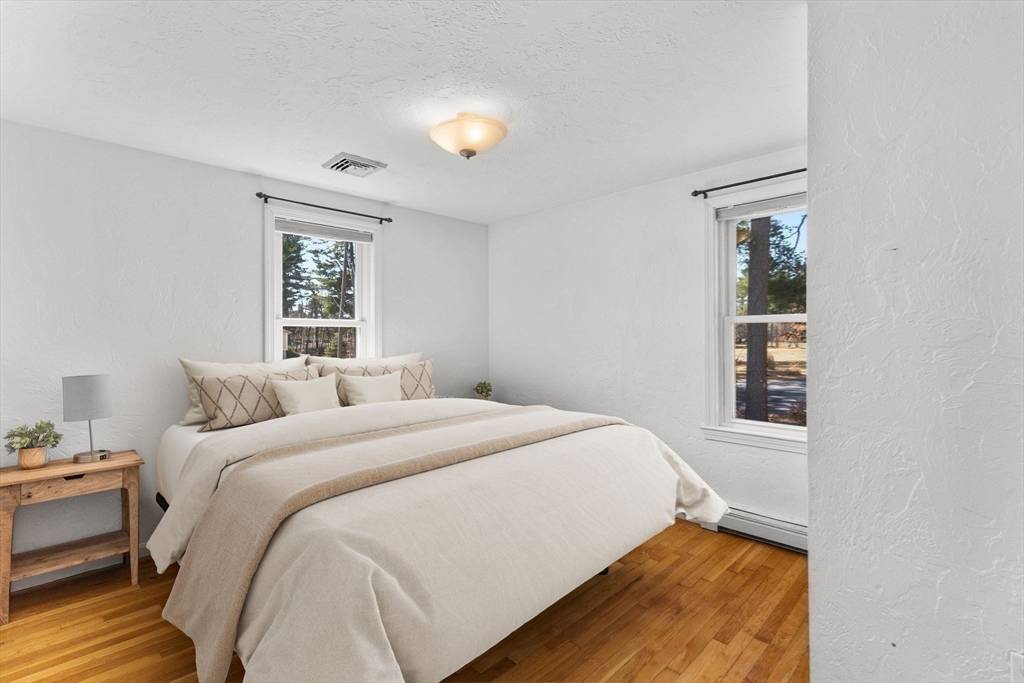 21 King Hill Rd Hanover, MA 02339