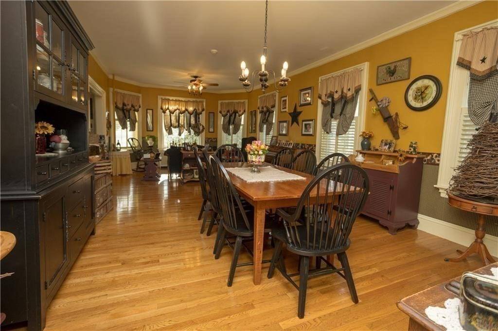 70 Woodland Rd Woonsocket, RI 02895