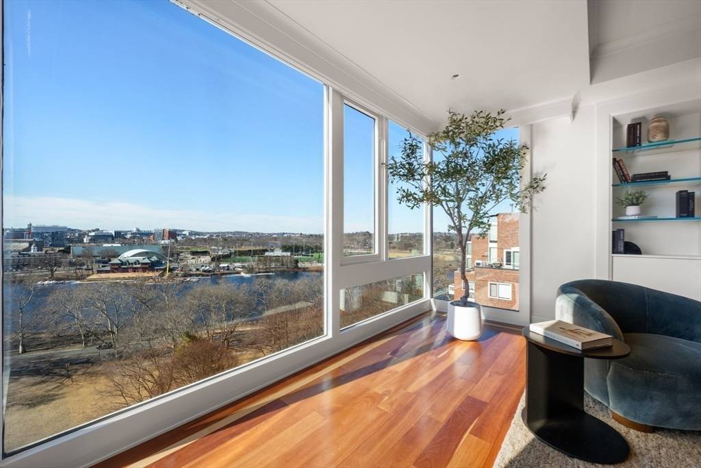Cambridge, MA 02138,975 Memorial Drive #1105