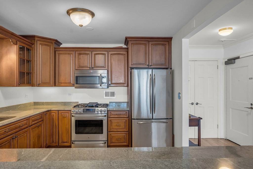 Boston, MA 02114,8 Whittier Pl #18E