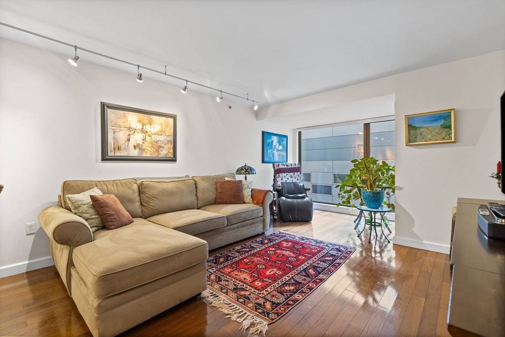 Boston, MA 02111,165 Tremont St #604