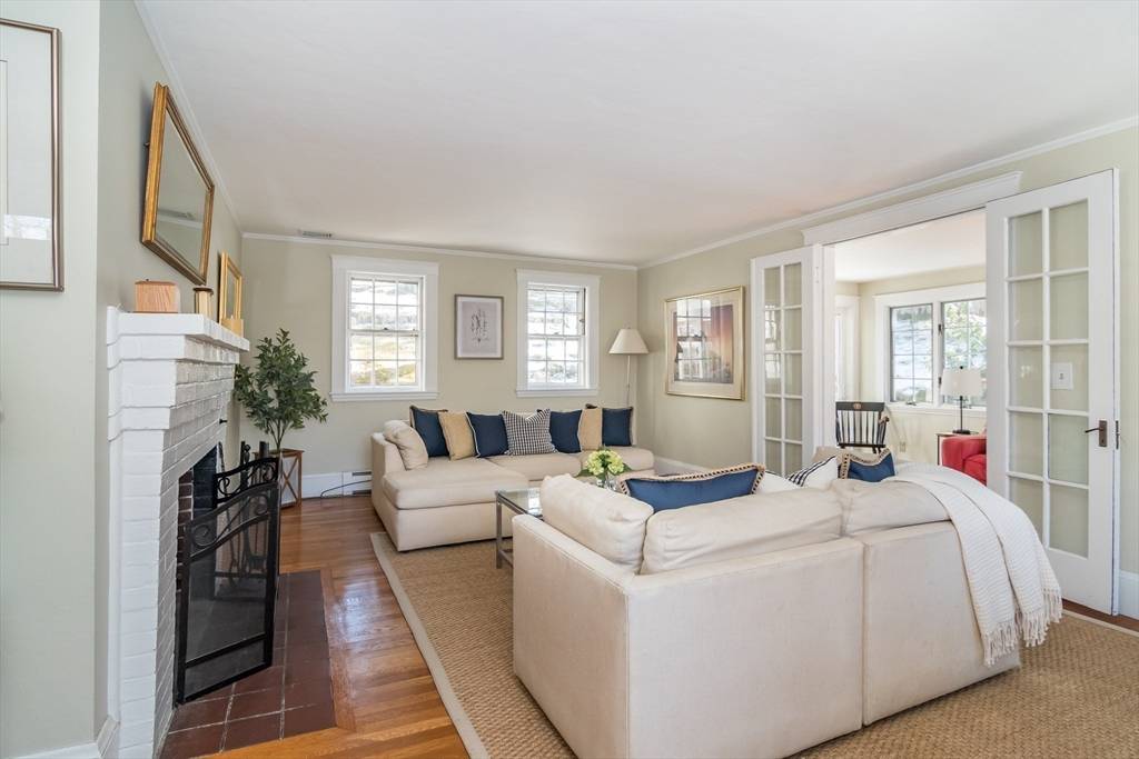 Wellesley, MA 02481,10 Springdale Ave