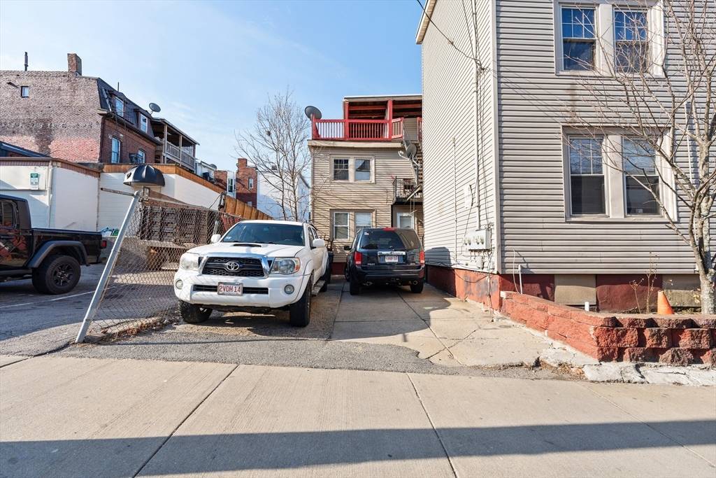 Chelsea, MA 02150,10 Blossom Street