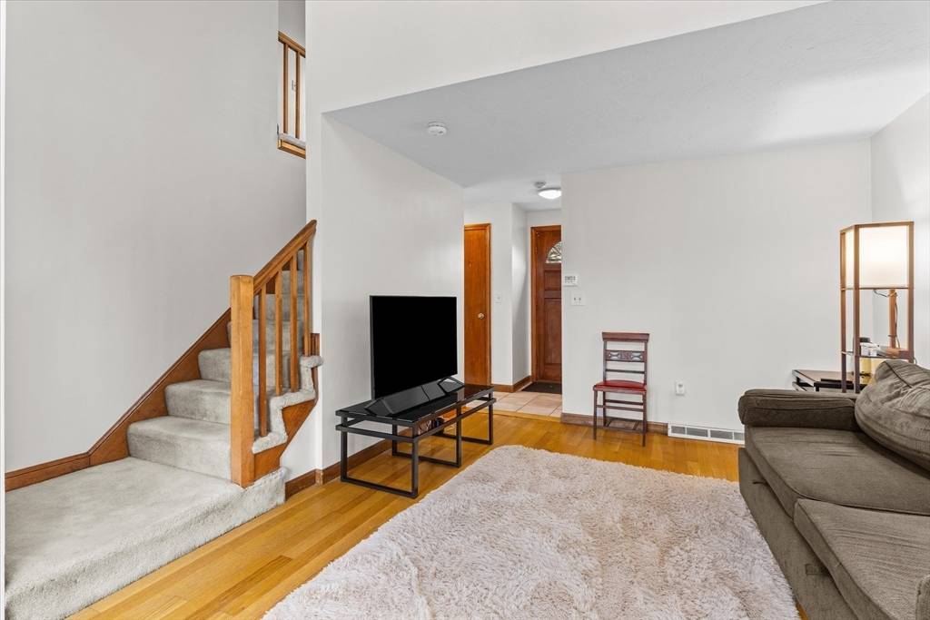 Tyngsborough, MA 01879,403 Cardinal Lane #403
