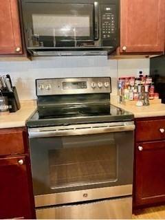 Newton, MA 02460,79 Walnut St #1