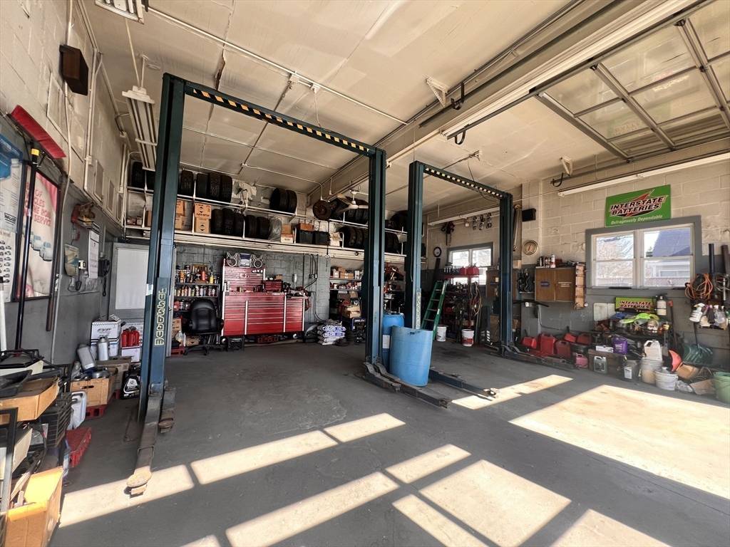 Dracut, MA 01826,1015 Lakeview Ave