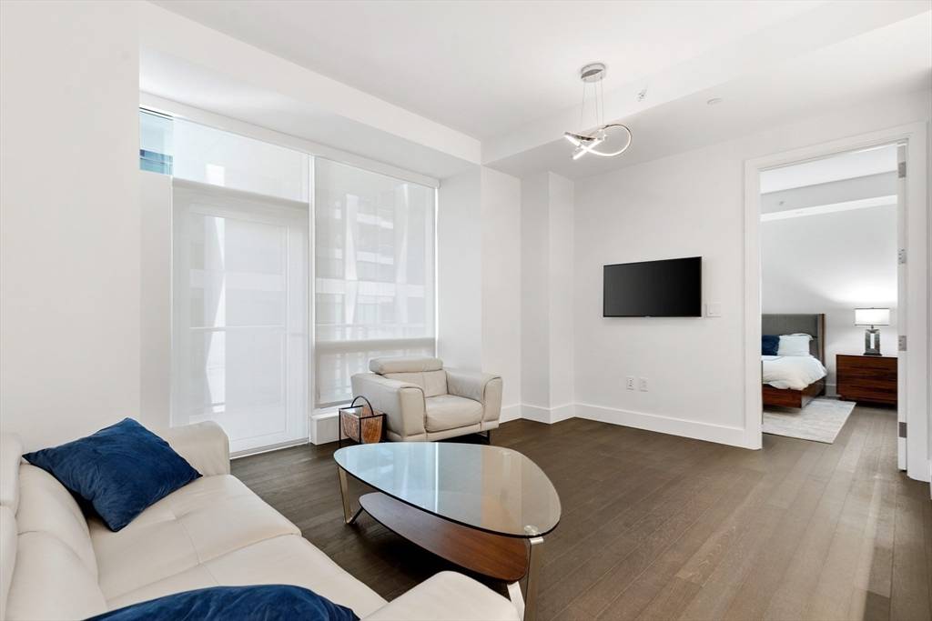 Boston, MA 02210,50 Liberty Dr #9H