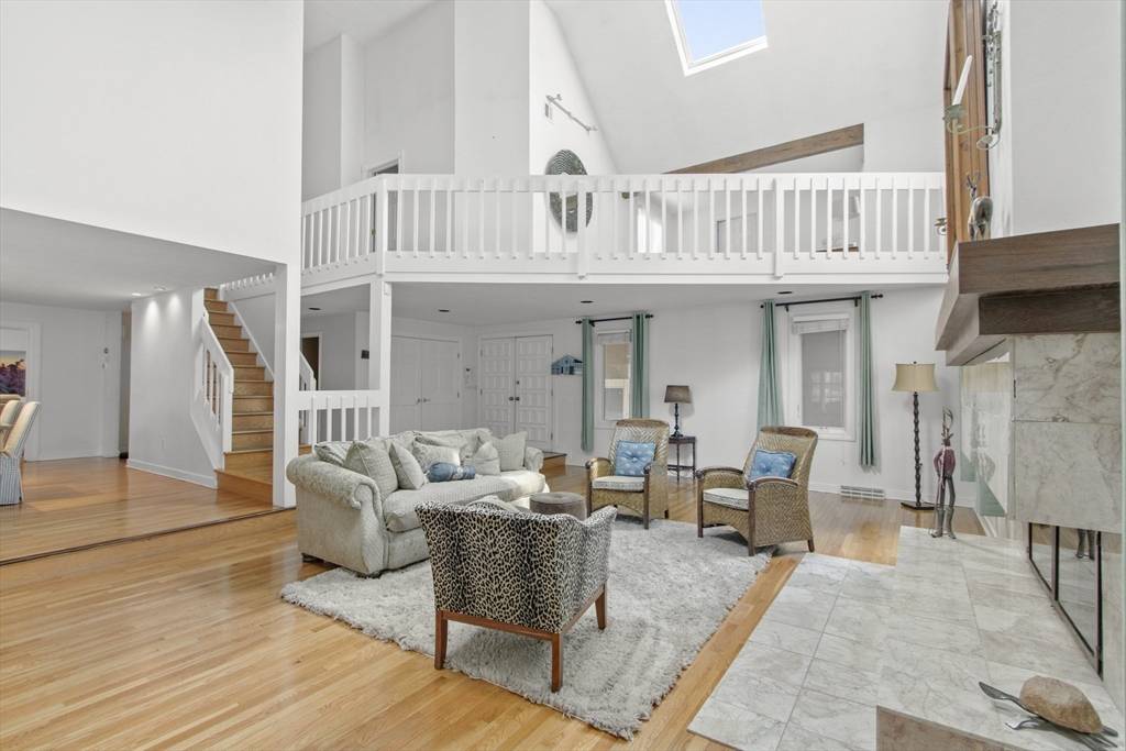 Sherborn, MA 01770,55 Farm Rd