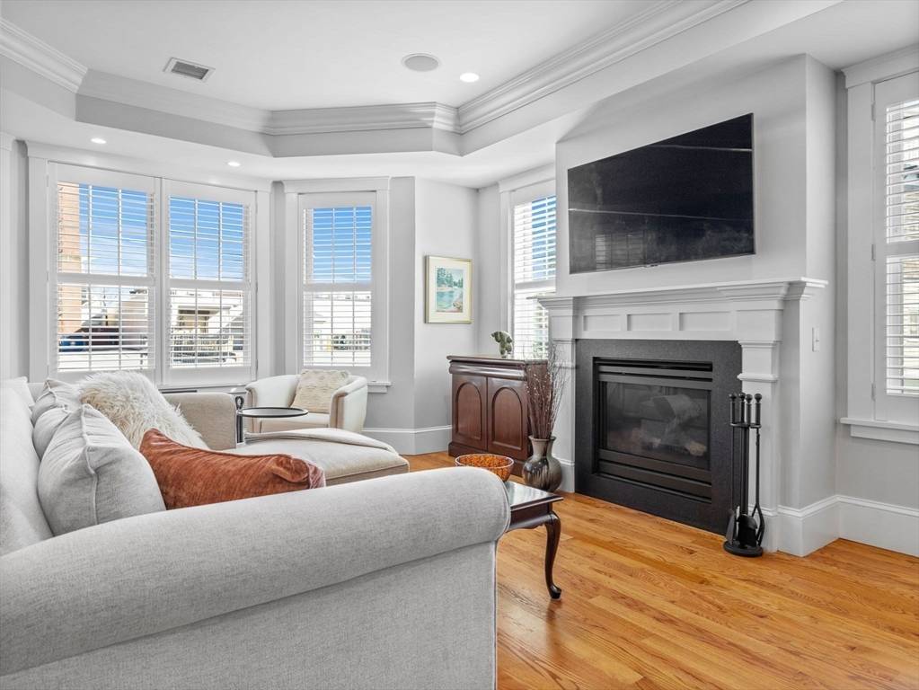 Boston, MA 02127,689 E 4th St #1