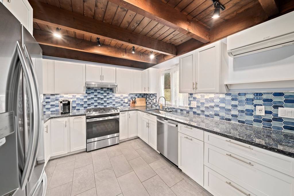 Walpole, MA 02081,372 Winter St