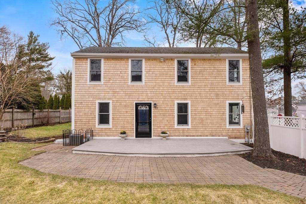 Duxbury, MA 02332,8 Winthrop Ave