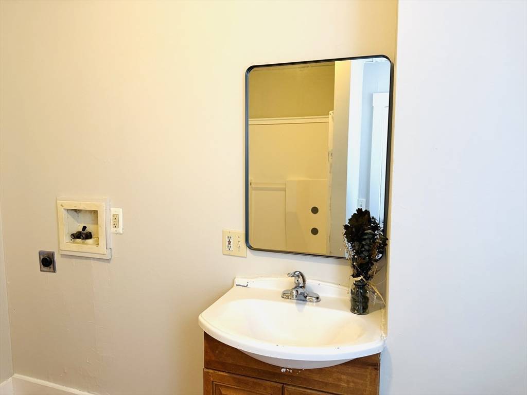 712 Lawrence St Lowell, MA 01852