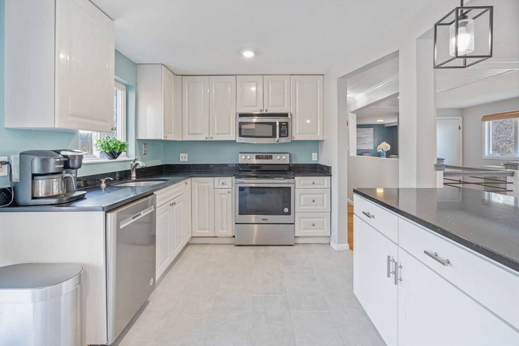 Beverly, MA 01915,16 Robinson Rd