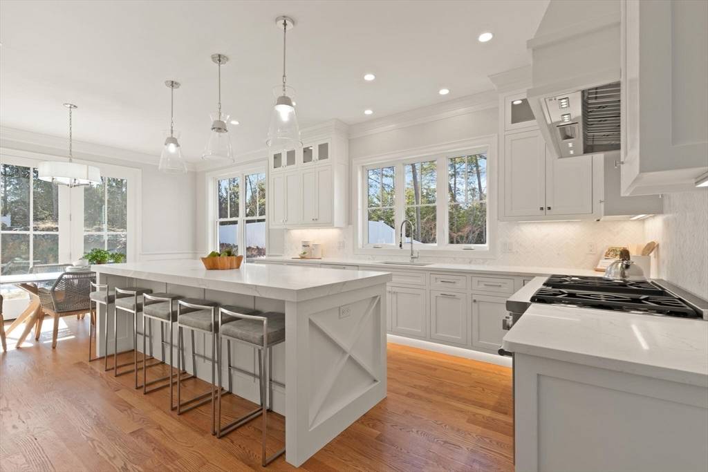 Wellesley, MA 02481,78 Hundreds Road