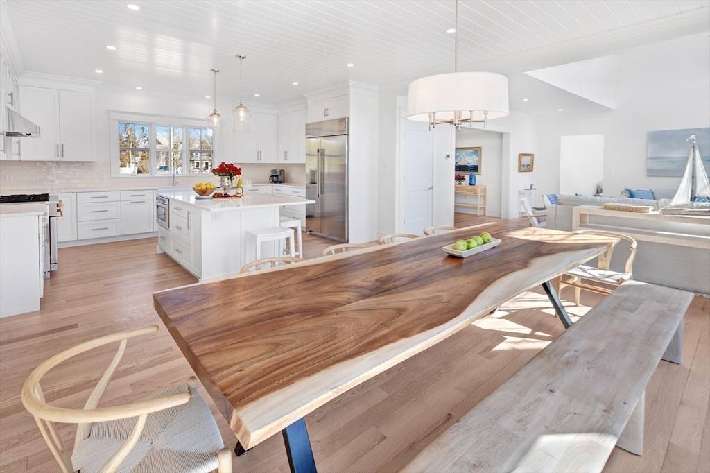 56 Robinson Road Edgartown, MA 02539