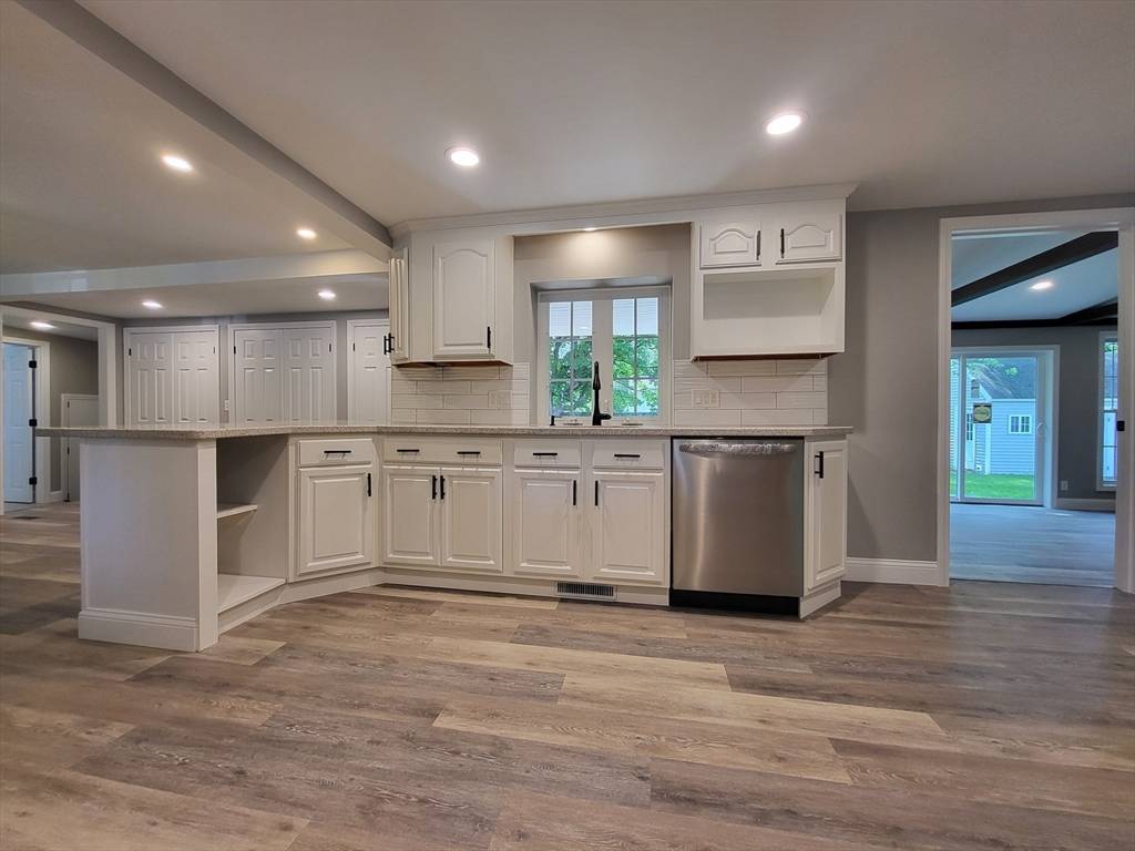Westport, MA 02790,14 Rose Avenue