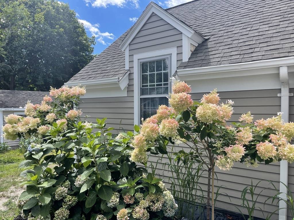 Barnstable, MA 02601,113 Briarwood Ave