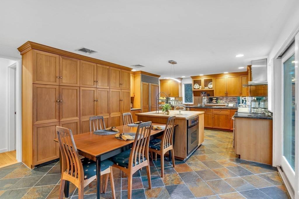 39 Old Farm Road Concord, MA 01742