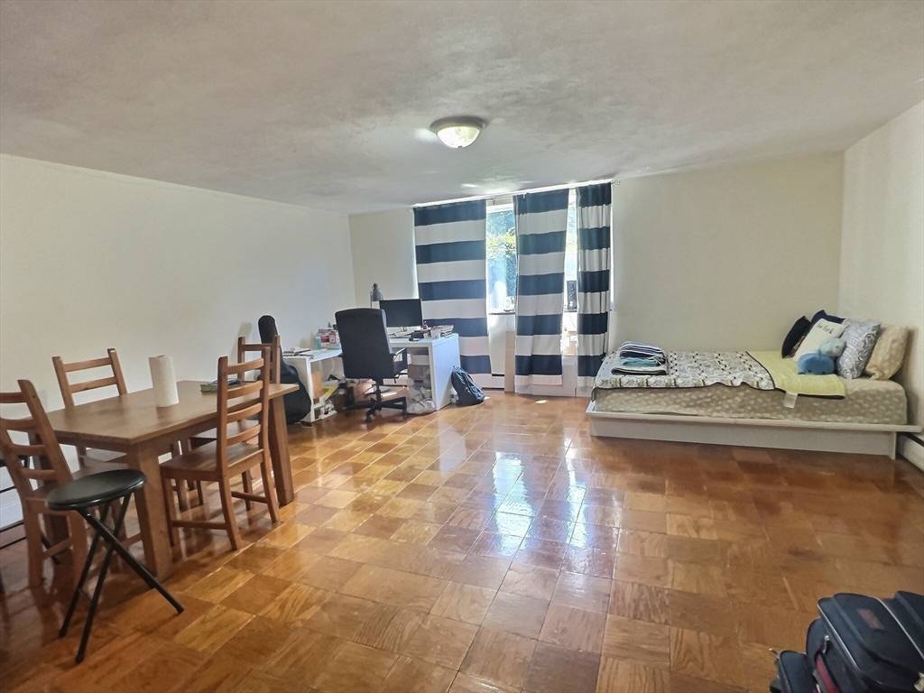 Brookline, MA 02446,217 Kent #4