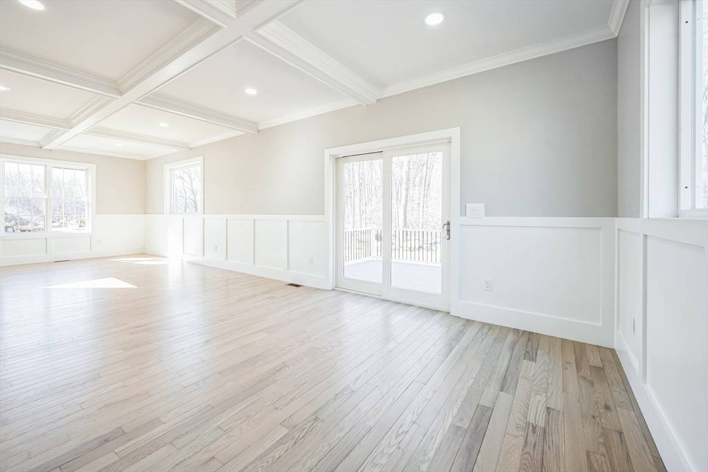10 Falcon Dr Shrewsbury, MA 01545