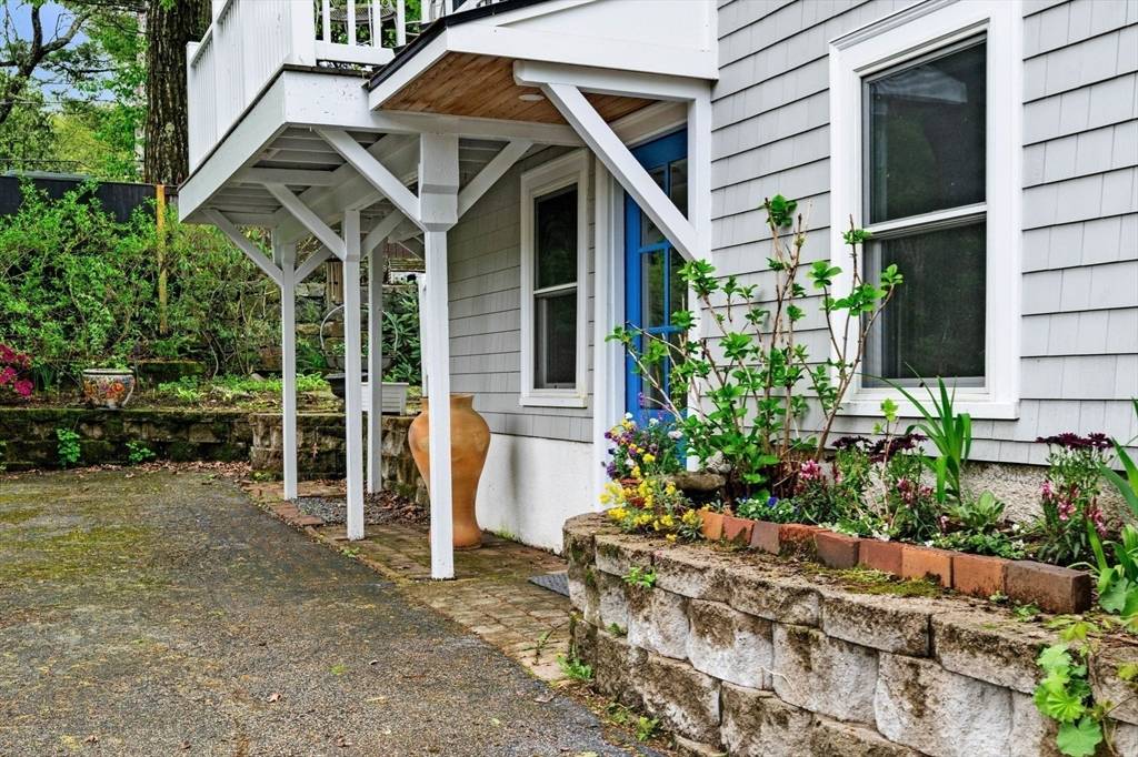 Wellesley, MA 02482,12 Stonecleve Rd