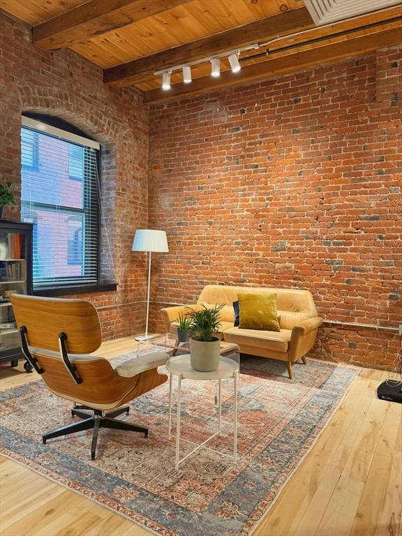 Boston, MA 02210,21 Wormwood St #218