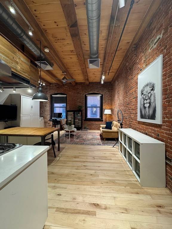 Boston, MA 02210,21 Wormwood St #218
