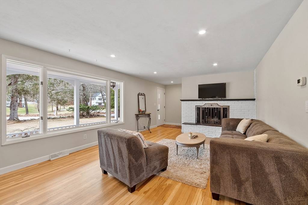 Westford, MA 01886,18 Lowell Rd