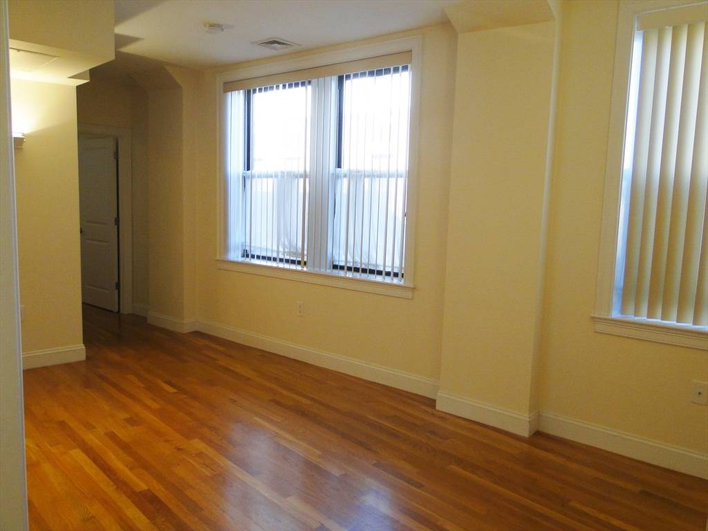 Boston, MA 02111,42 Beach Street #4D