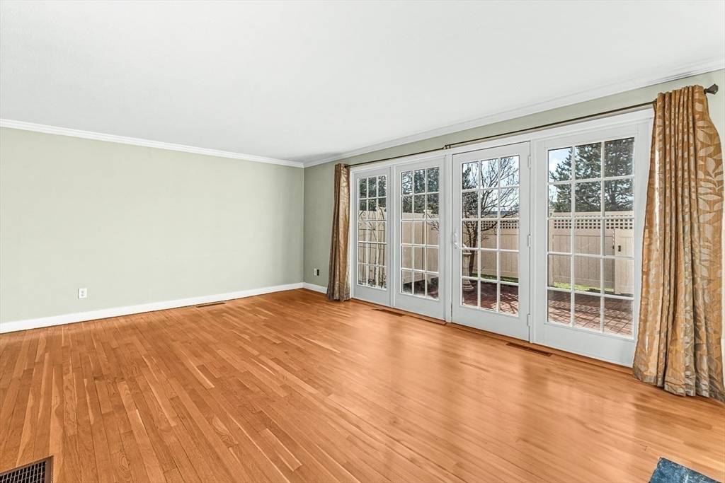 Wellesley, MA 02482,11 Oak St #59