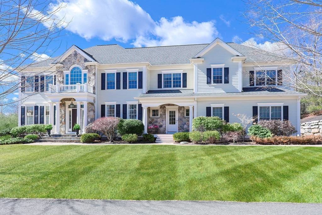Medfield, MA 02052,2 Minuteman Road