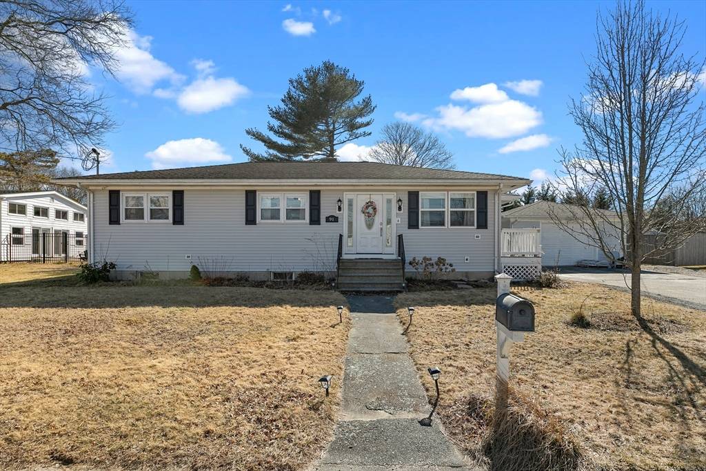 Tiverton, RI 02878,91 Montgomery