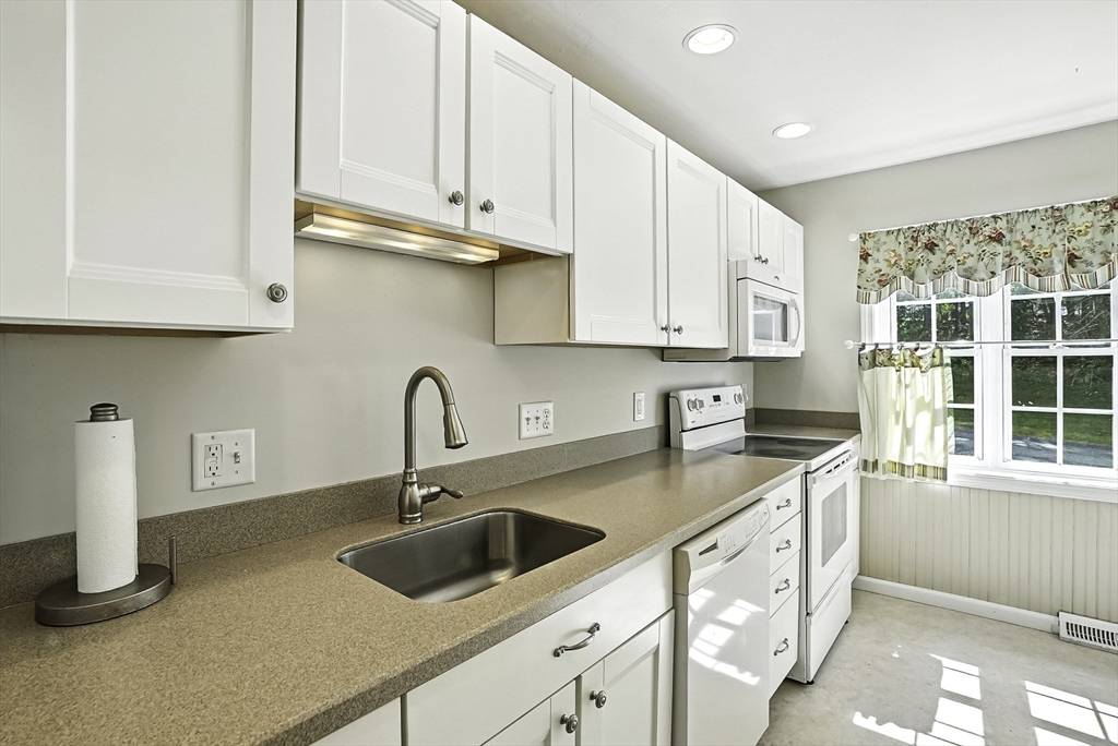 Hopedale, MA 01747,168 Laurelwood Dr #168
