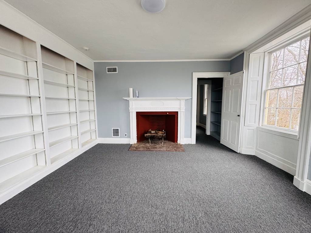 Middleboro, MA 02346,132 N Main St #1