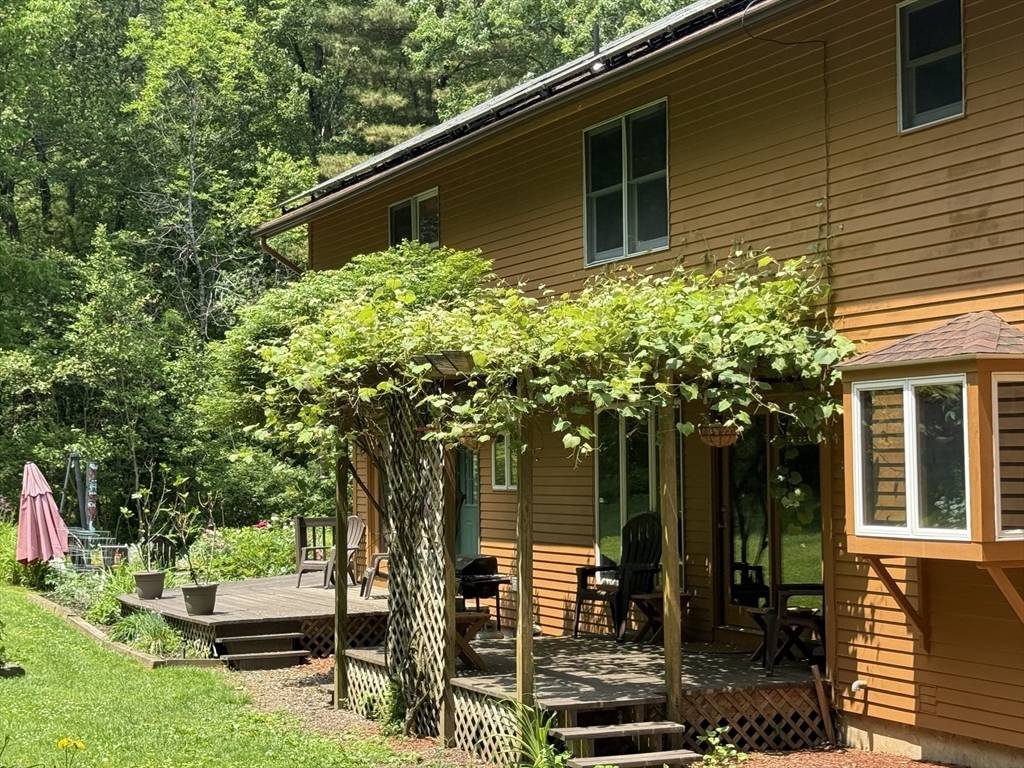 4 Old Stagecoach Rd Ware, MA 01082
