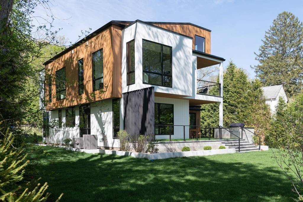 Weston, MA 02493,29 Willard Road