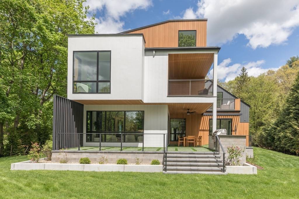 Weston, MA 02493,29 Willard Road